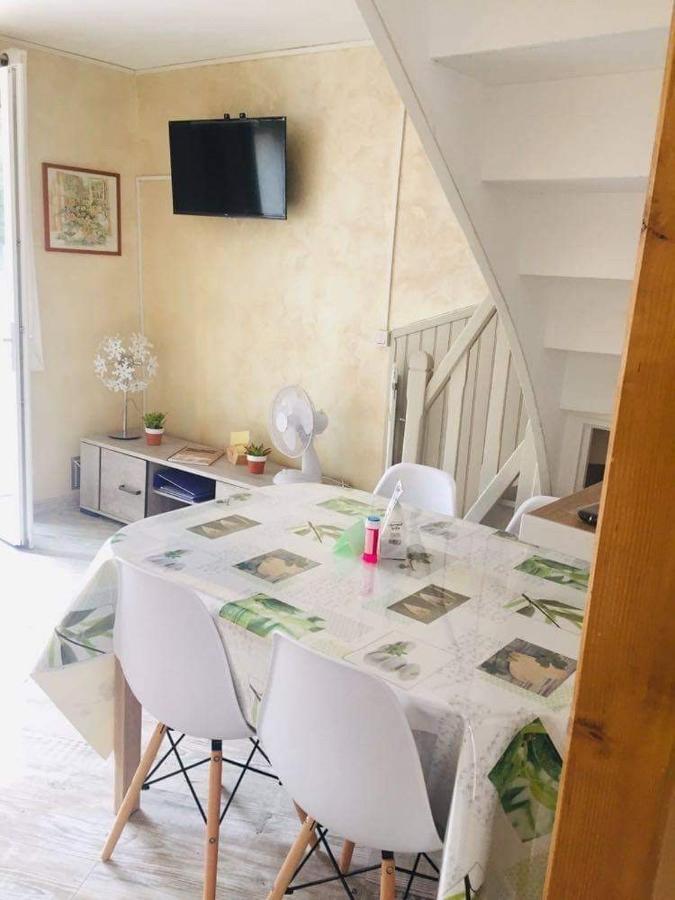 Petite Maison Au Coeur De L Auvergne Jumeaux Экстерьер фото